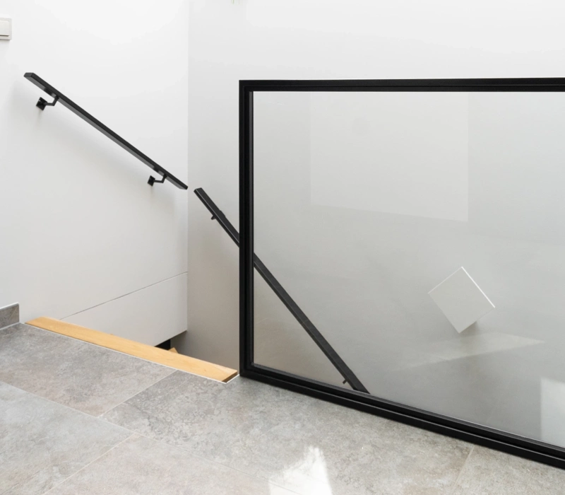 Balustrade van staal met glas