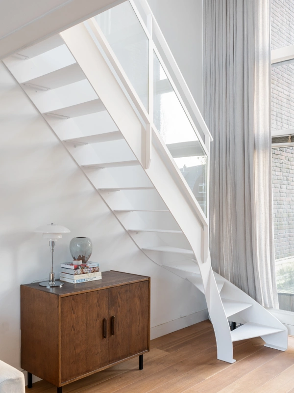hoeveel kost een stalen trap: deze factoren bepalen de kosten